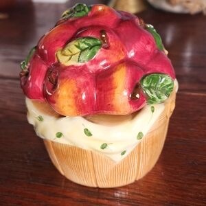 vintage Cooks Club Apple Basket salt and pepper shaker set. 